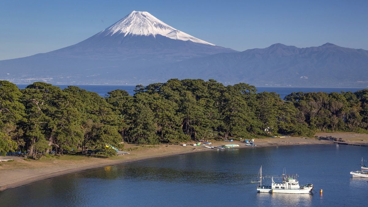 Japonskou horu Fudži trápí hordy turistů. Zavede limity i vstupní poplatky